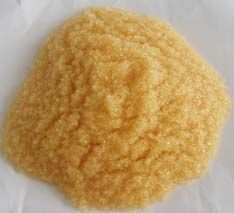 軟化樹脂是專用於軟化硬水的一種專用樹脂，通過離子交換技術，使水的硬度小於50 mg/L(CaCO3)。離子交換是一種特殊的動態吸附過程，一般是由不溶於水的離子交換劑在電解質溶液中進行，這種離子交換劑即為離子交換樹脂。